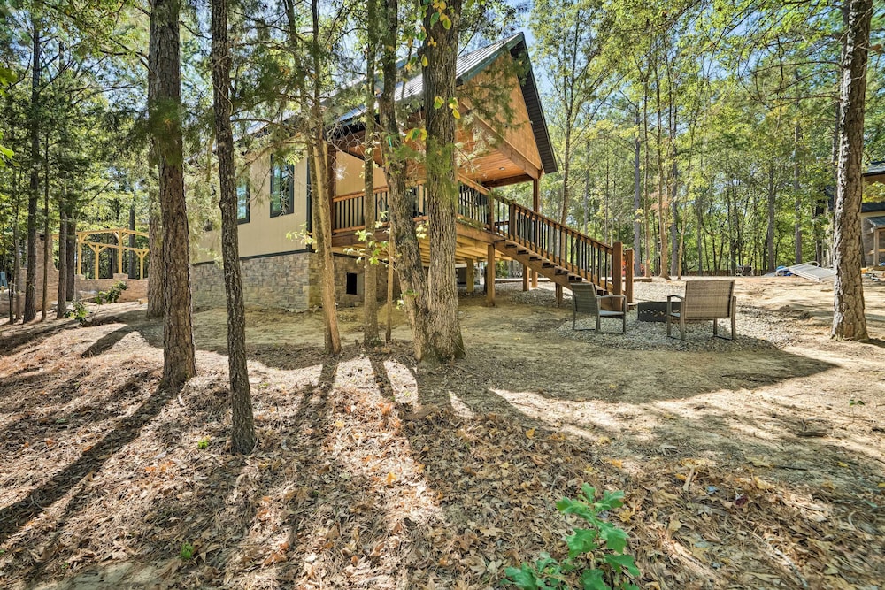 Hotel Modern Broken Bow Cabin, Near Lake + Wineries - Image 1