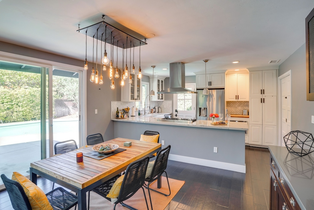 Mid Century Modern Gem w/ Pool in North Tustin