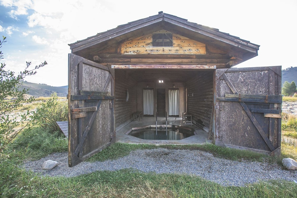 Mountain Village Lodge