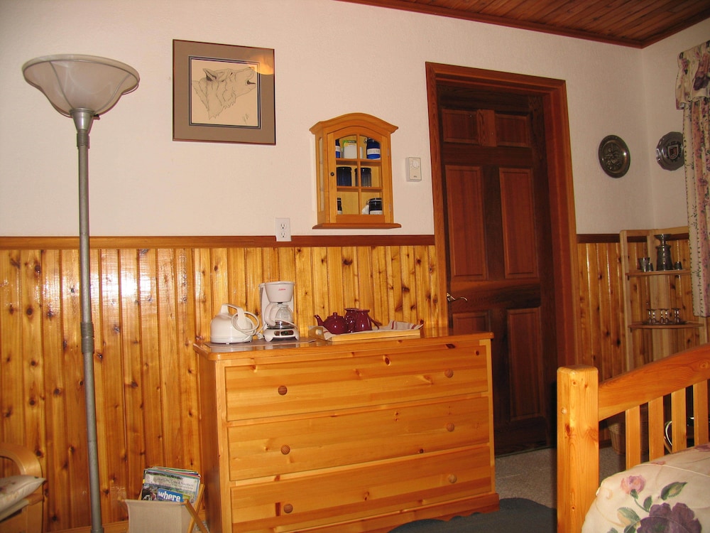 Blue Grouse Country Inn Bed & Breakfast