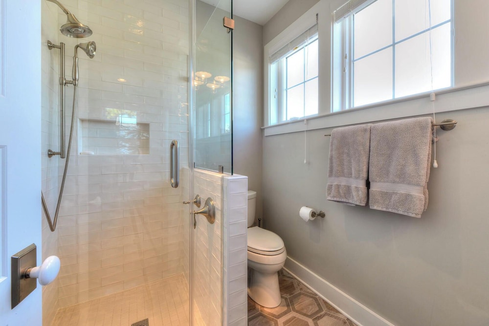 Laurel Street 306