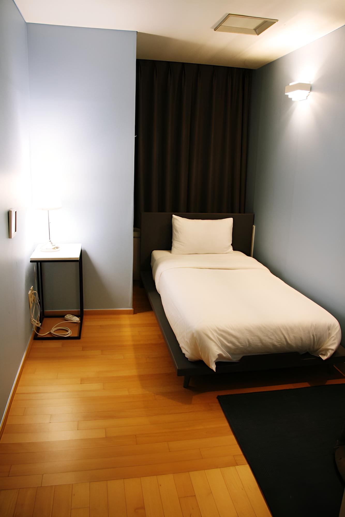 Airport Capsule Hotel Fly Me to the Moon view 2