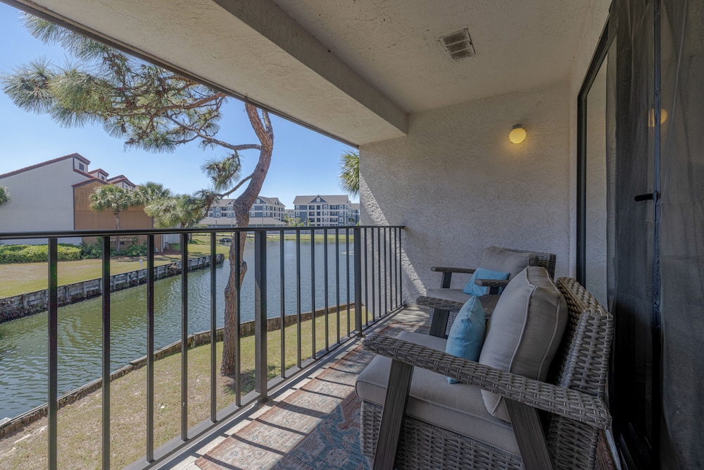 2BR Condo in Edgewater Resort With Golf, Tennis, Pools & Free Tram Service!
