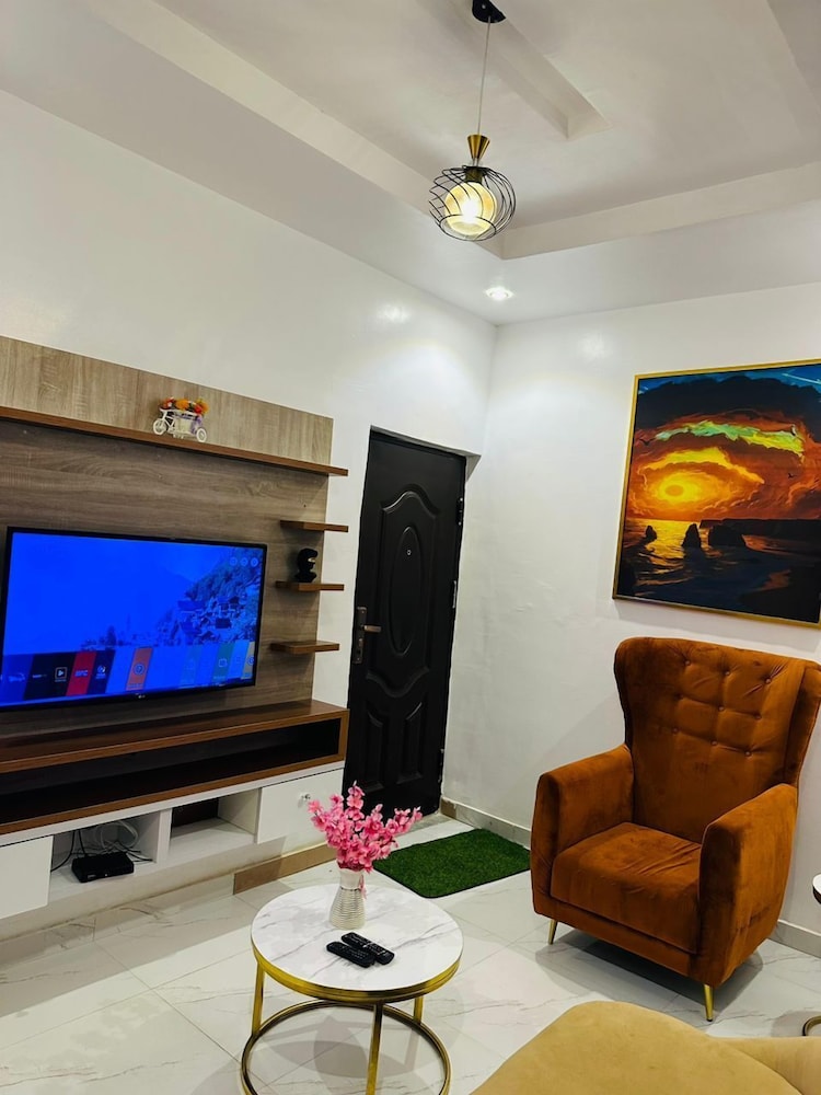 Mini Flat with Starlink Internet & Pool view 2