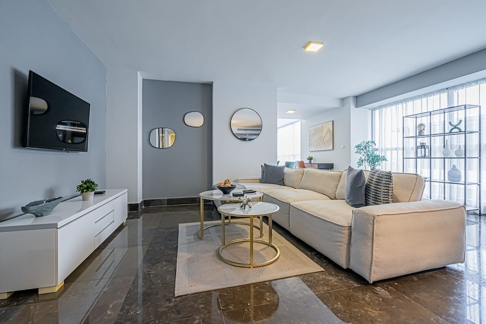 w Majestic 2BR w Perfect Balcony in YOO