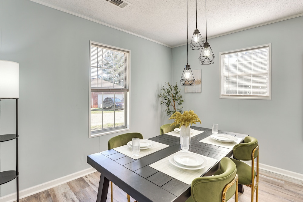 Walk to Downtown & Coffee Shop: Thomasville Escape