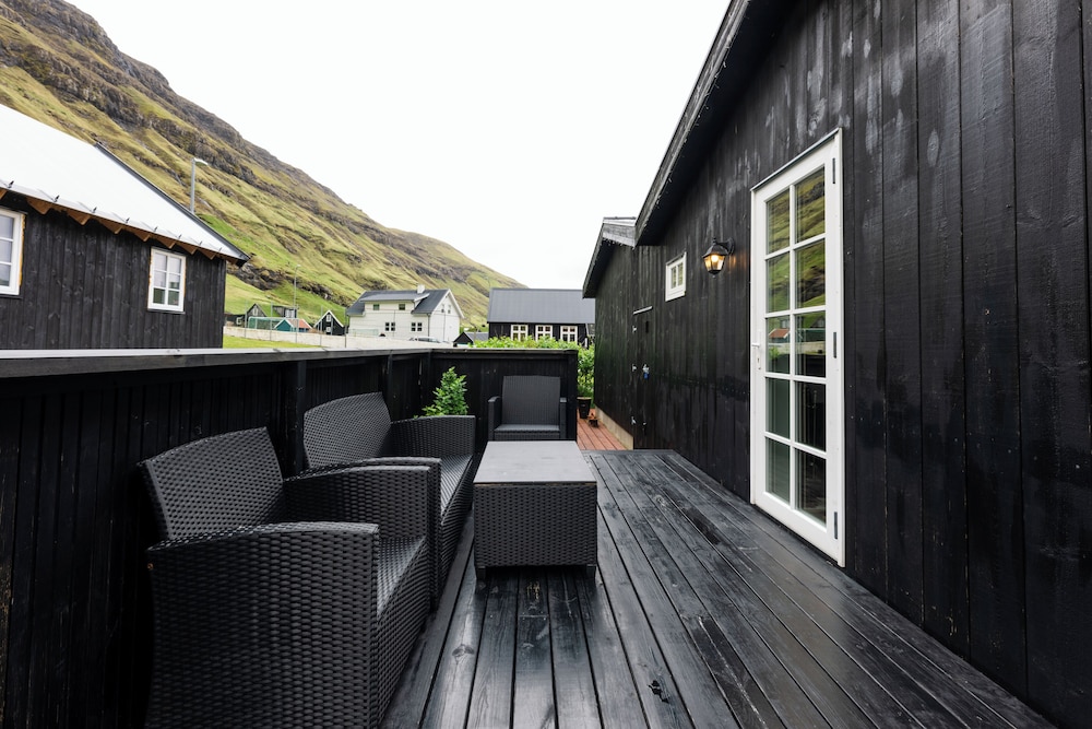 Tranquil Village Retreat | Tjørnuvík