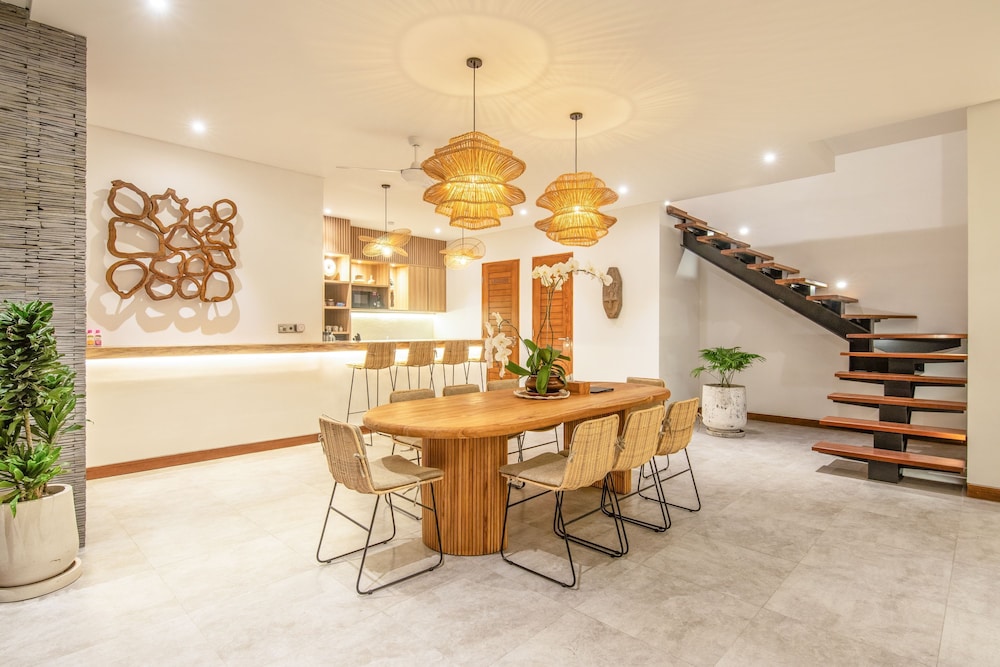 sol N1 Incredible 4 Bds Villa Near Finns Club