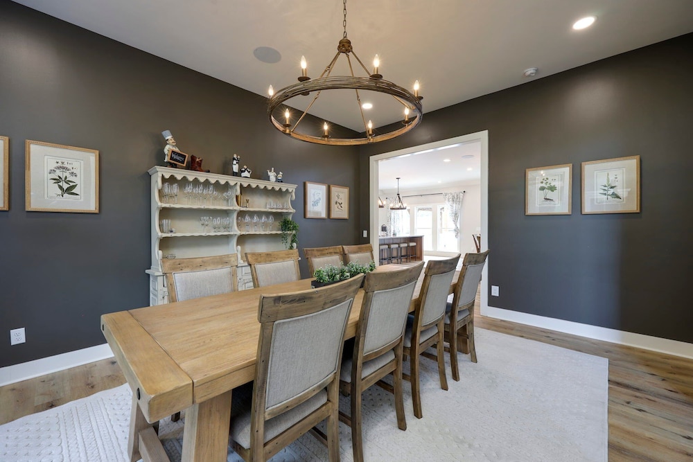 Majestic Manor-private Hundred Acre Yard-pool/spa