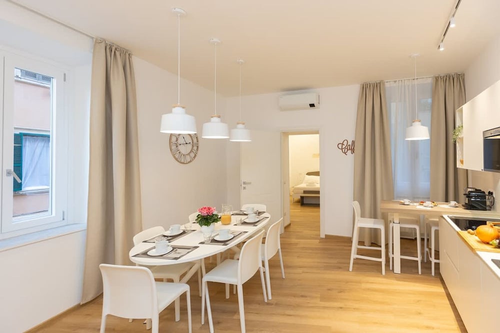 Colosseum Holidays - Three-bedroom Apartment