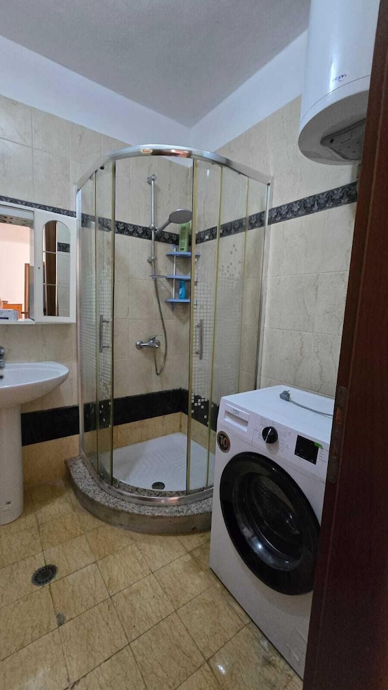 Tirent Apartment - Cozy Bedrooms Stay by Golem Beach.