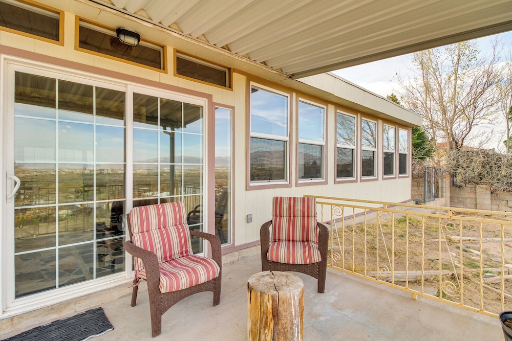 Mtn Views, Patio + Grill: Family Home, 6 Mi to UNM