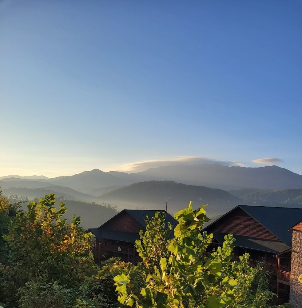 Smoky Mountain Resort Luxury Cabin