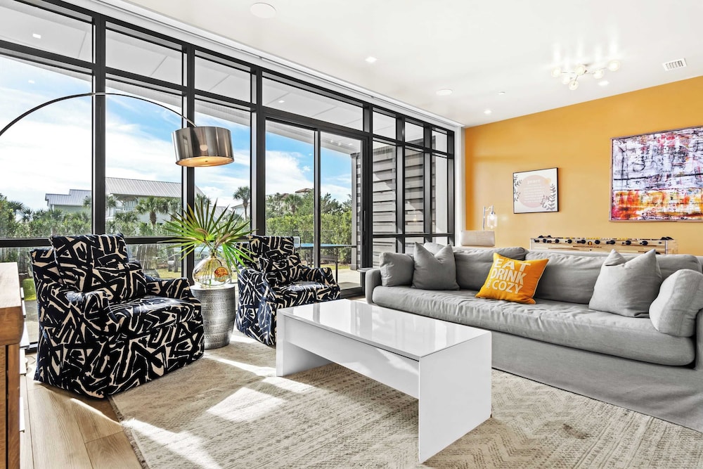 Crest One by Avantstay Rooftop Views, Pool Access, Golf Cart Included
