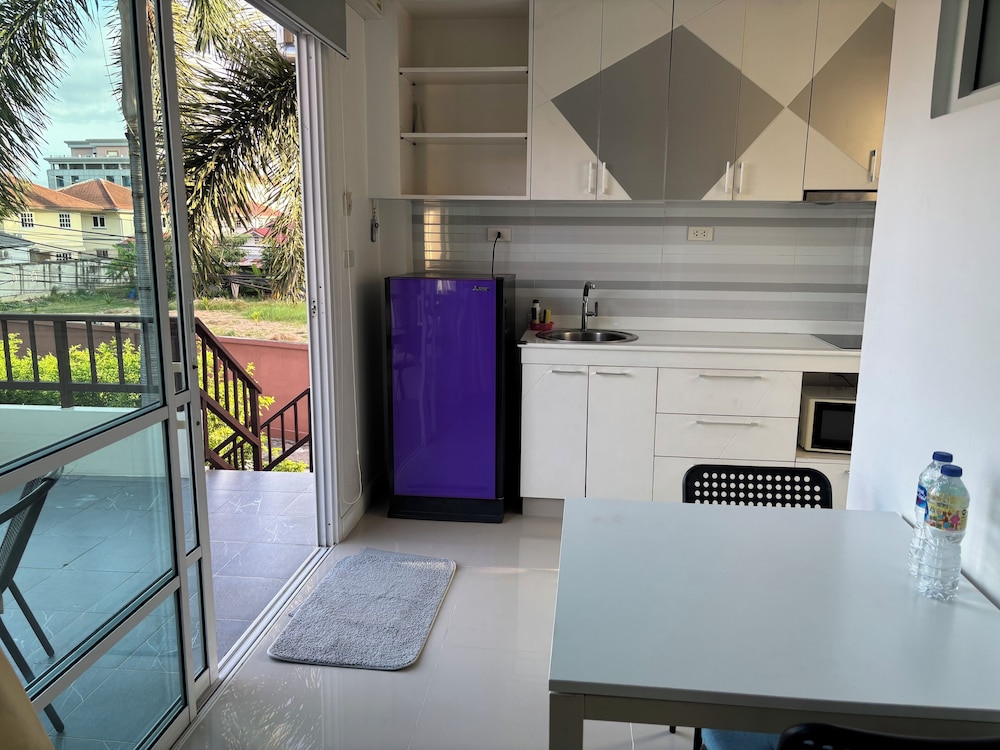 khun mai villa