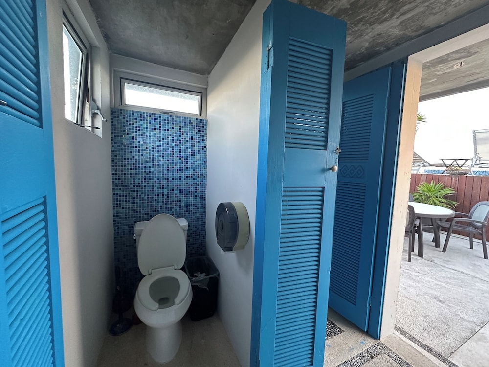 2BR Penthouse with Rooftop Pool