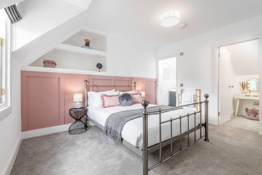 Captivating 4-bed House in Killin view 4