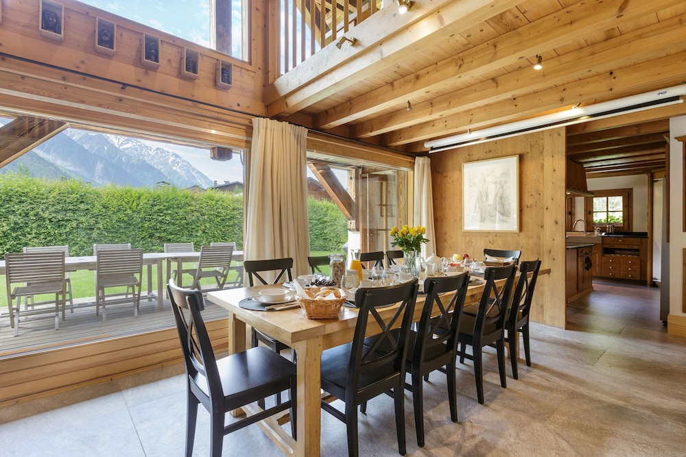 Magnificent Chalet Valhalla 5 Central Chamonix
