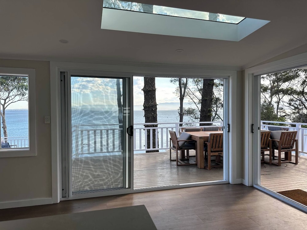 Dreamy Lake Retreat & Sunsets