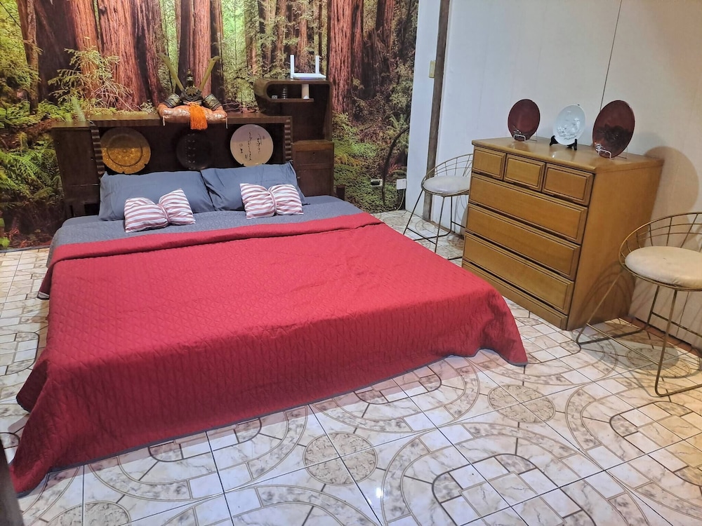 Tribal Bliss Private Resort in Lipa Batangas, a Privat Guest Room With Pool