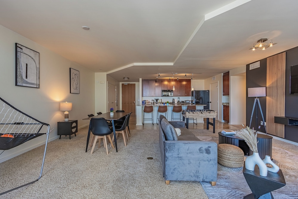 ROVE LIVING/KL - 44 Monroe