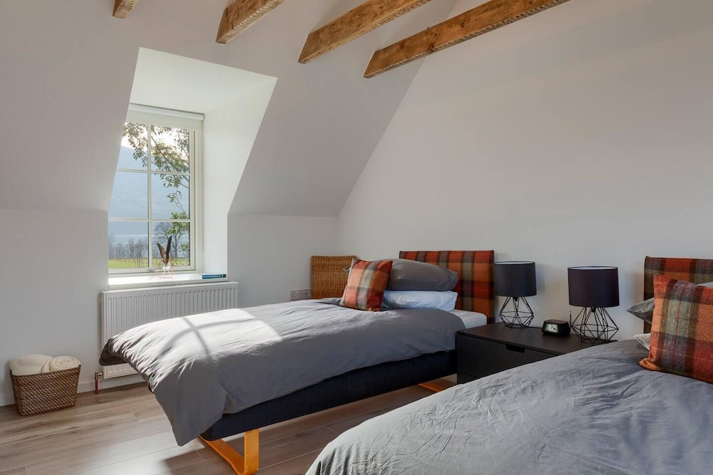 Dalveich Cottage W/hot tub & Stunning Views view 5