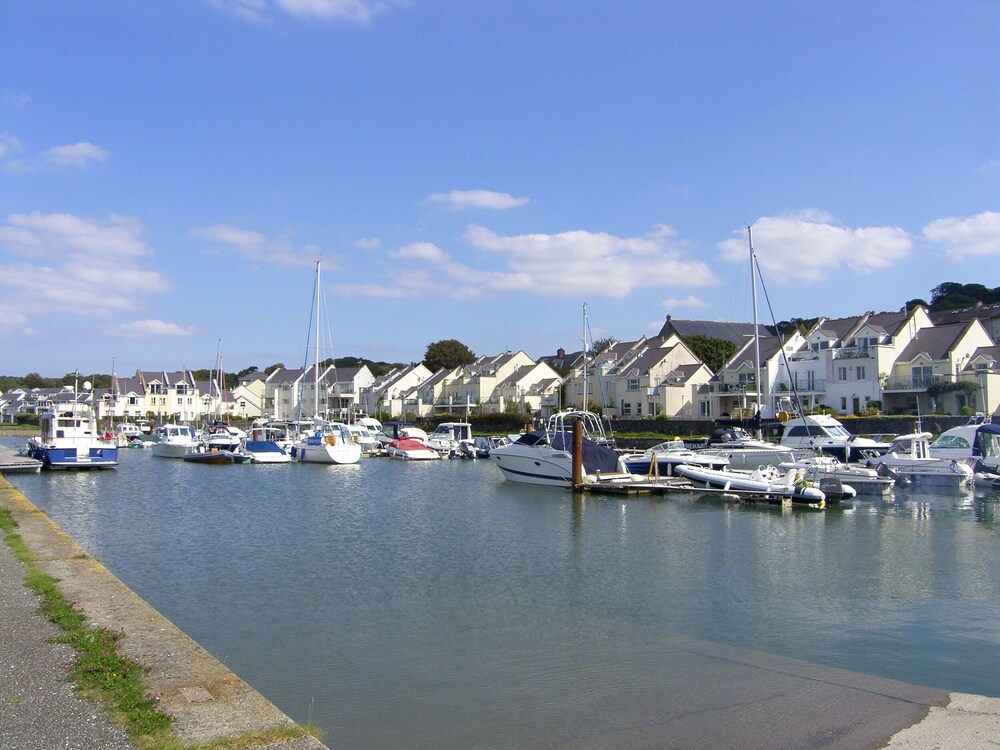 1 Dinas Cottages