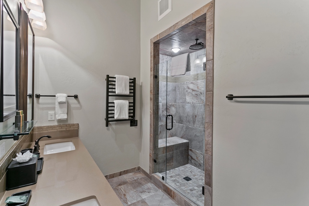 Queen Esther Drive Home at Deer Valley Resort - 4 Bedroom Home with Hot Tub #2436 4 Condo