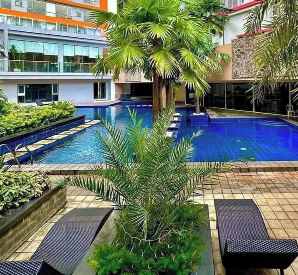 Cozy 1BR Condo in Mandaluyong City With City Skyline View