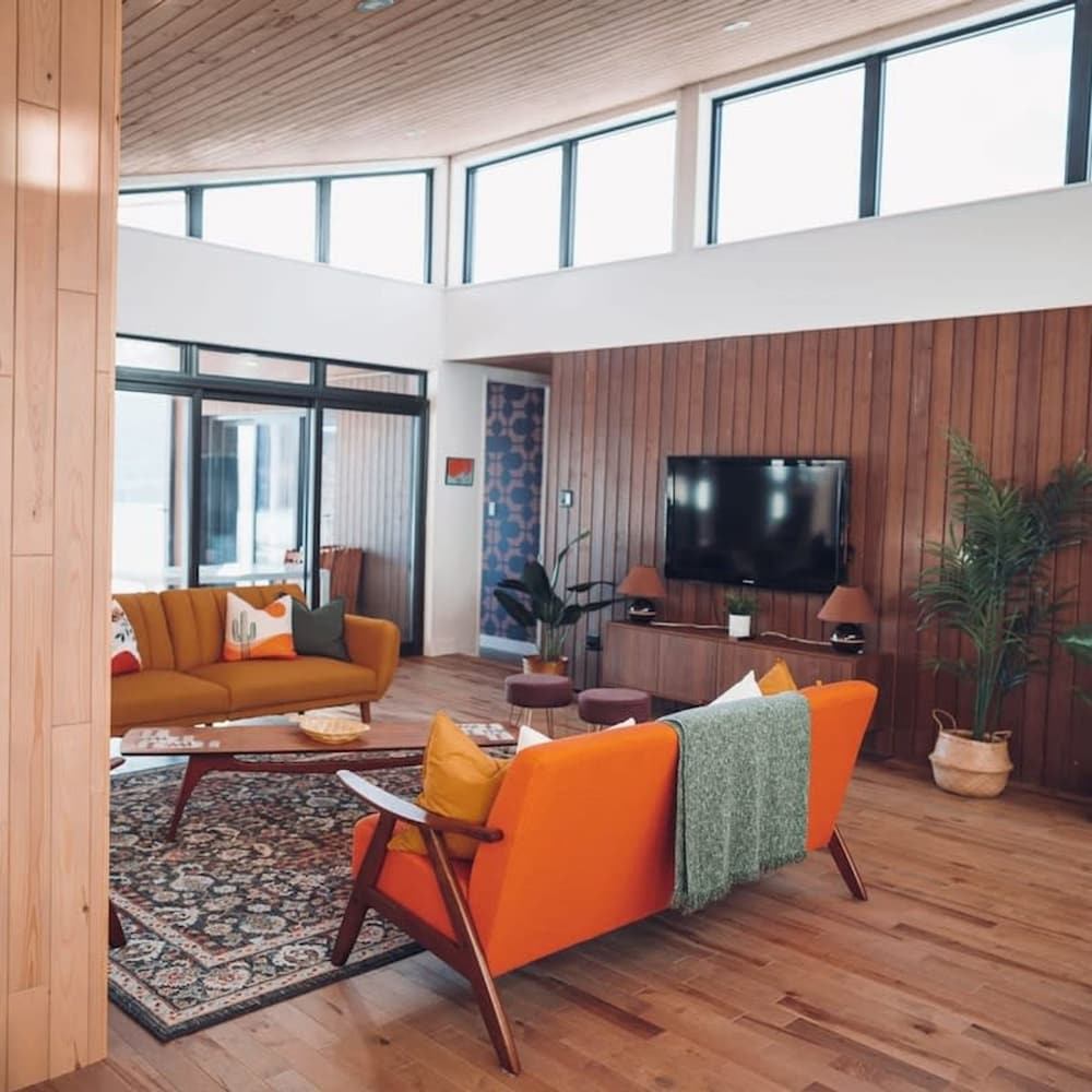 Lakeview Mid Century Luxury Cottage Citq 311414