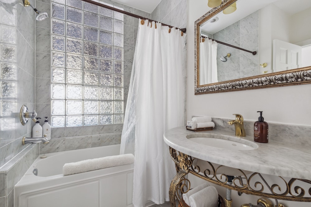 Columbia Vacations - The Columbia Inn at Peralynna Manor - Property Image 101