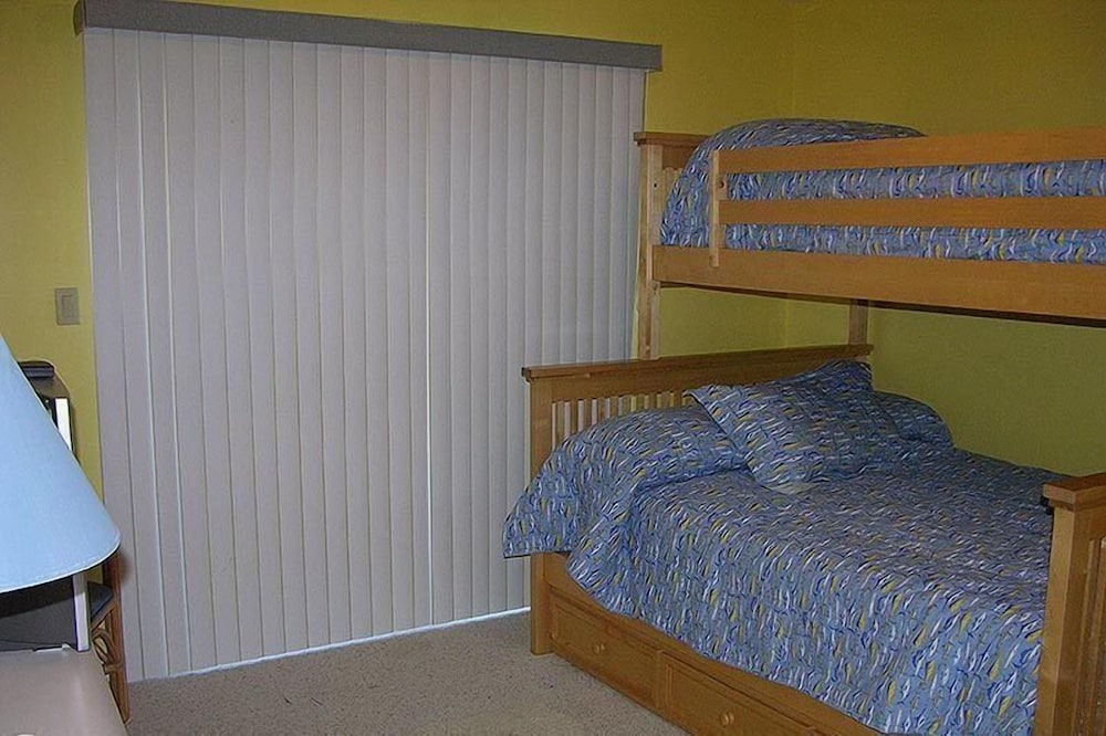 Harbour Club B16 2 Bedroom Condo by RedAwning