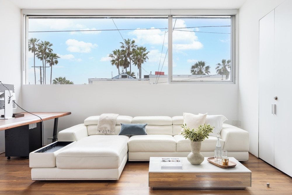 Venice View by Avantstay Walk to Venice Beach Rooftop, Ice Bath, Luxe Design