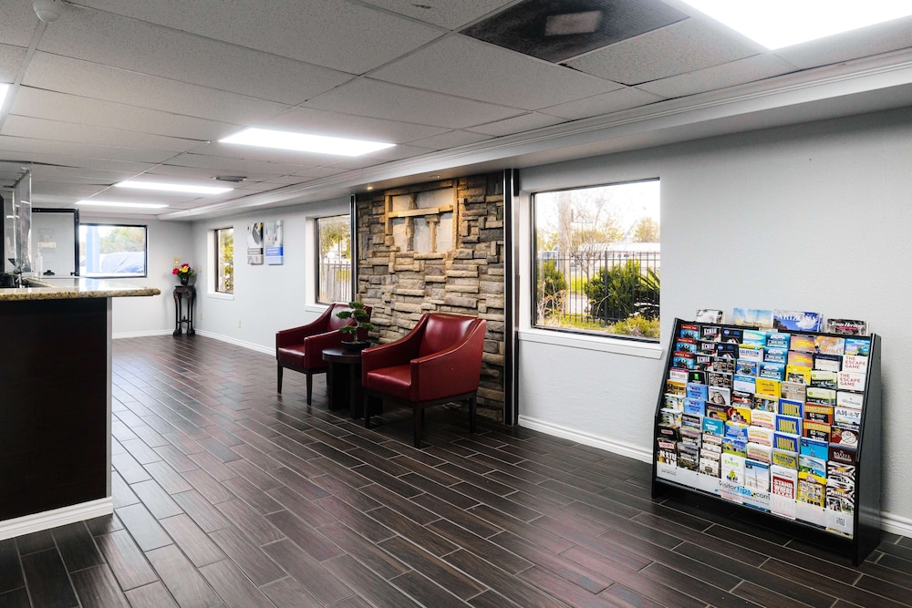 Studio 6 Channelview, TX – Baytown West view 2