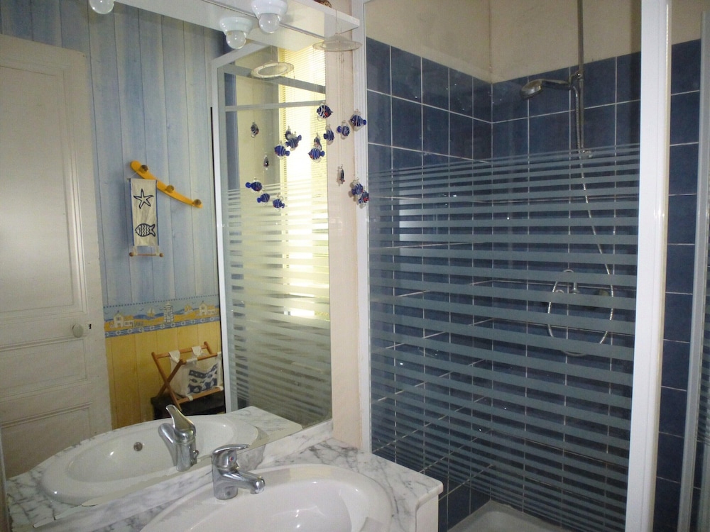 Holiday Flat With sea and Garden View, Just 400m From the Beach in Port-blanc