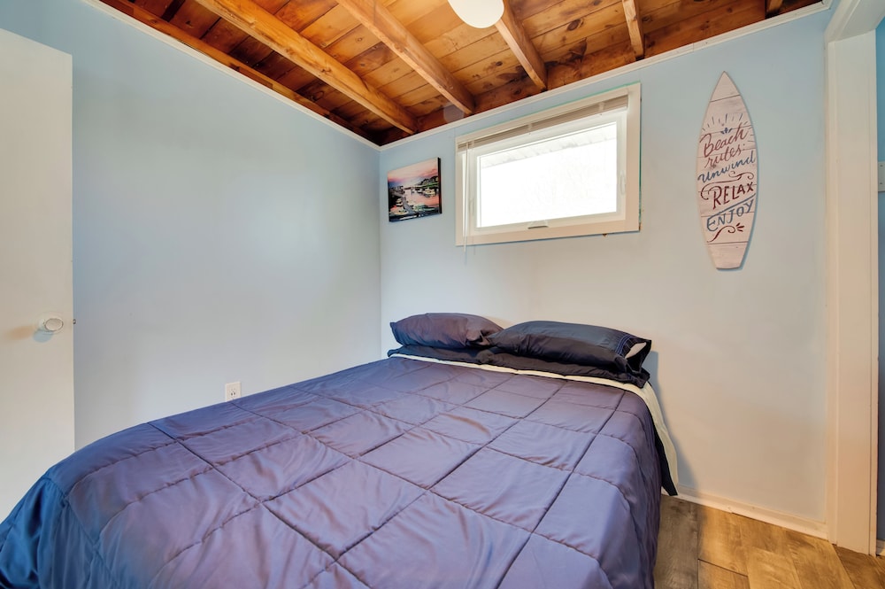 Near Beach & Downtown: York Cottage w/ Yard!