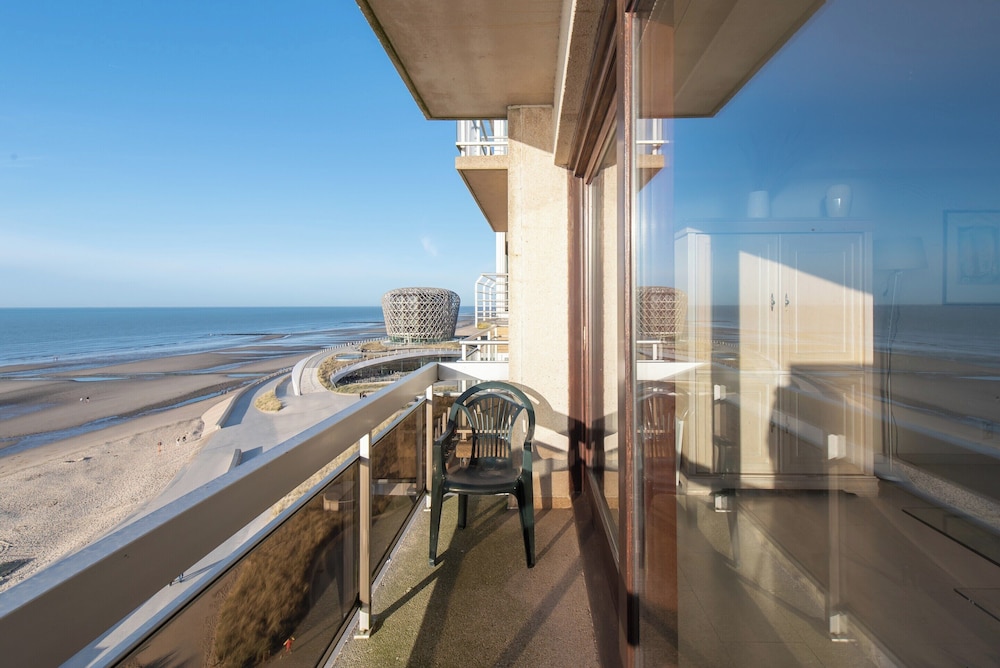 Apartment in Middelkerke With Sea Views