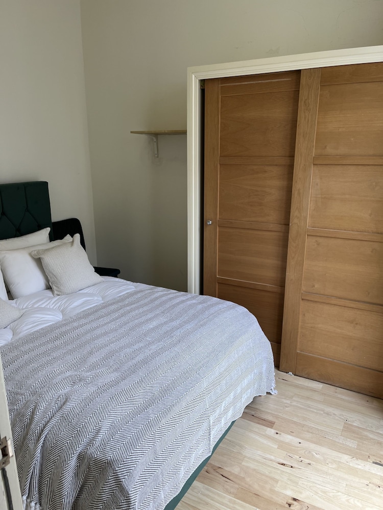Newly Refurbished - Awesome 3 Bedroom Notting Hill Very Central With a Balcony