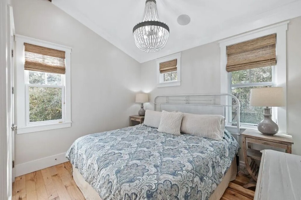 Sea La Vie Seaside Carriage House