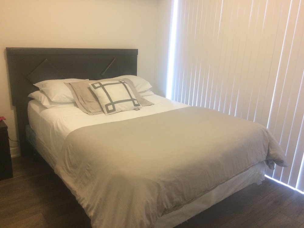 Pelican Suite at Harbour Plaza-3