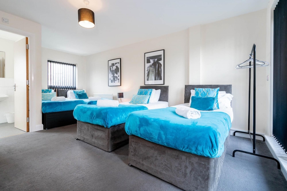 Modern Townhouse Close to Birmingham City Centre view 4