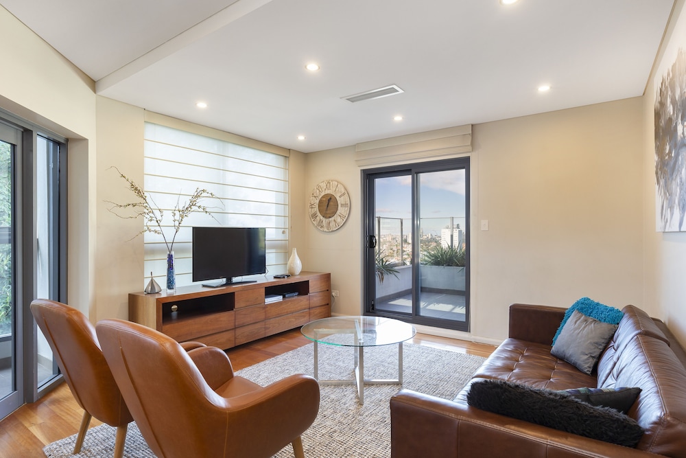 2 Bdrm North Sydney with harbour views view 5