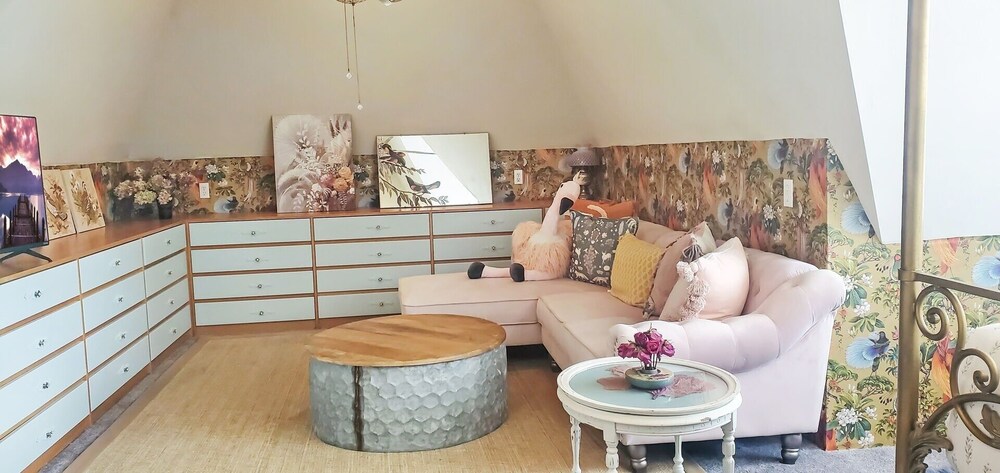 Marble House - Beautiful House With Scenic View Within Close Proximity To Ski Resort 5 Bedroom Home by RedAwning view 3