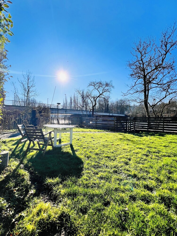 Maison proche rivière avec jardin