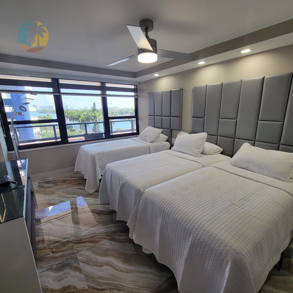Alexander 821 4 Bedroom Apts