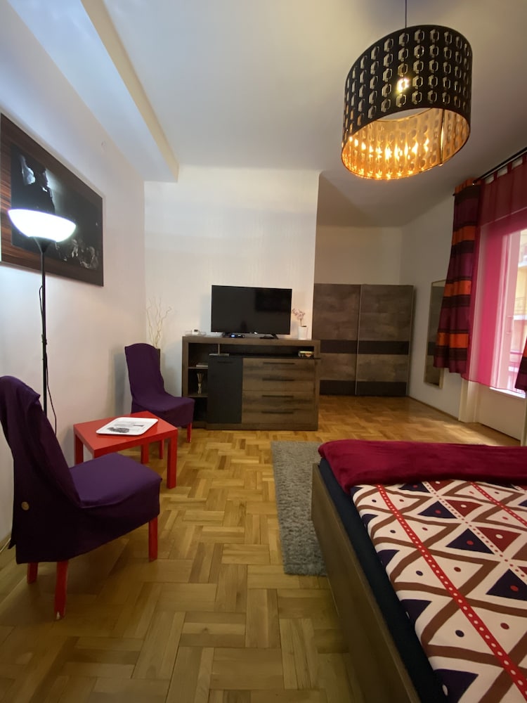 Budapest Promenade Cherry view 5