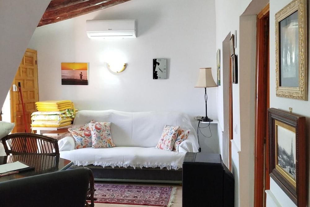 Lorca- Cottage - Sleeps 4 - pet Friendly - Pool