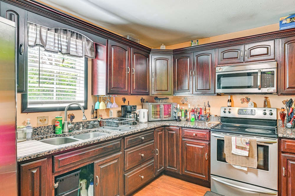 Close to Airport: Home in the Heart of Charlotte!