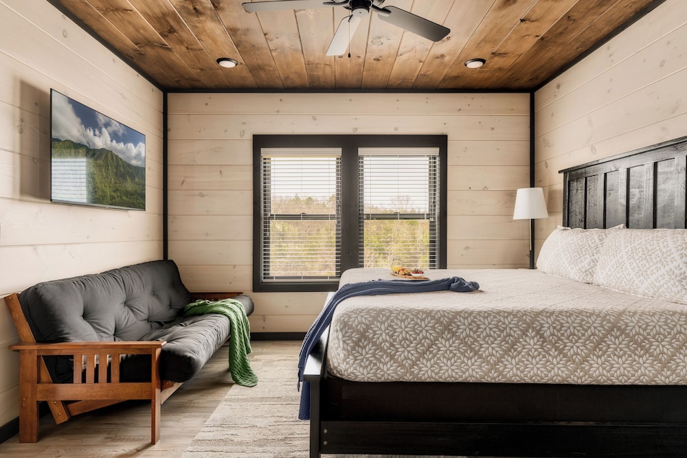 Pigeon Forge Large Cabins