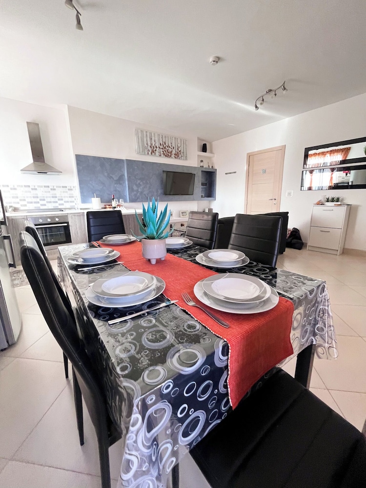 Modern PENTHOUSE 2 Terraces near Airport